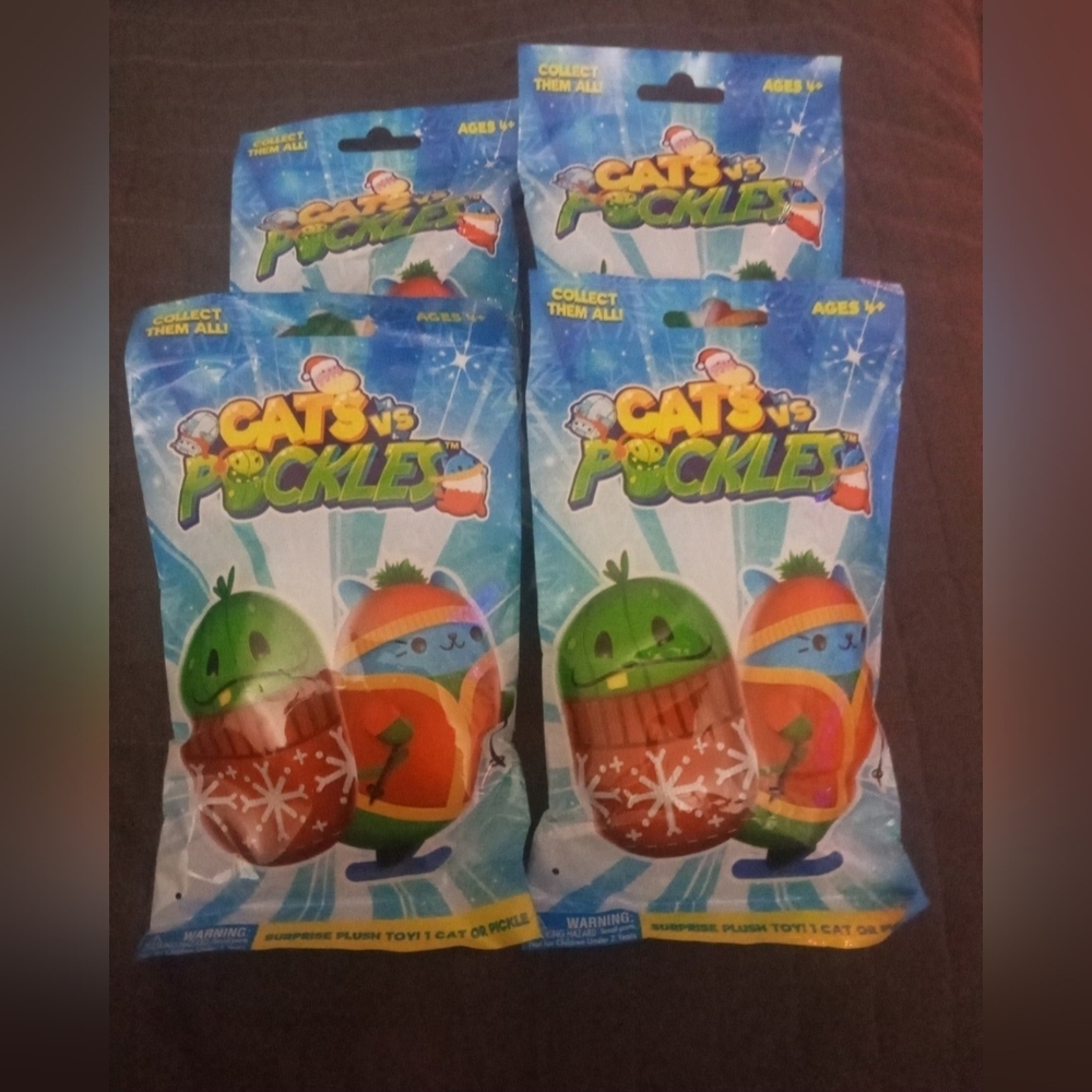 CATS VS. PICKLES 2023 HOLIDAY COLLECTION - Set of 4 - Sealed Mystery Packs. - Picture 4 of 4